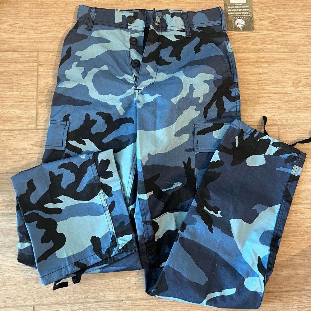Blue Rothco cargo camo pants - Picture 2 of 3